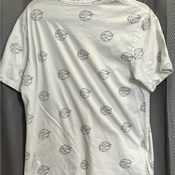 NIKE Mens T-shirt - Picture 2 of 3